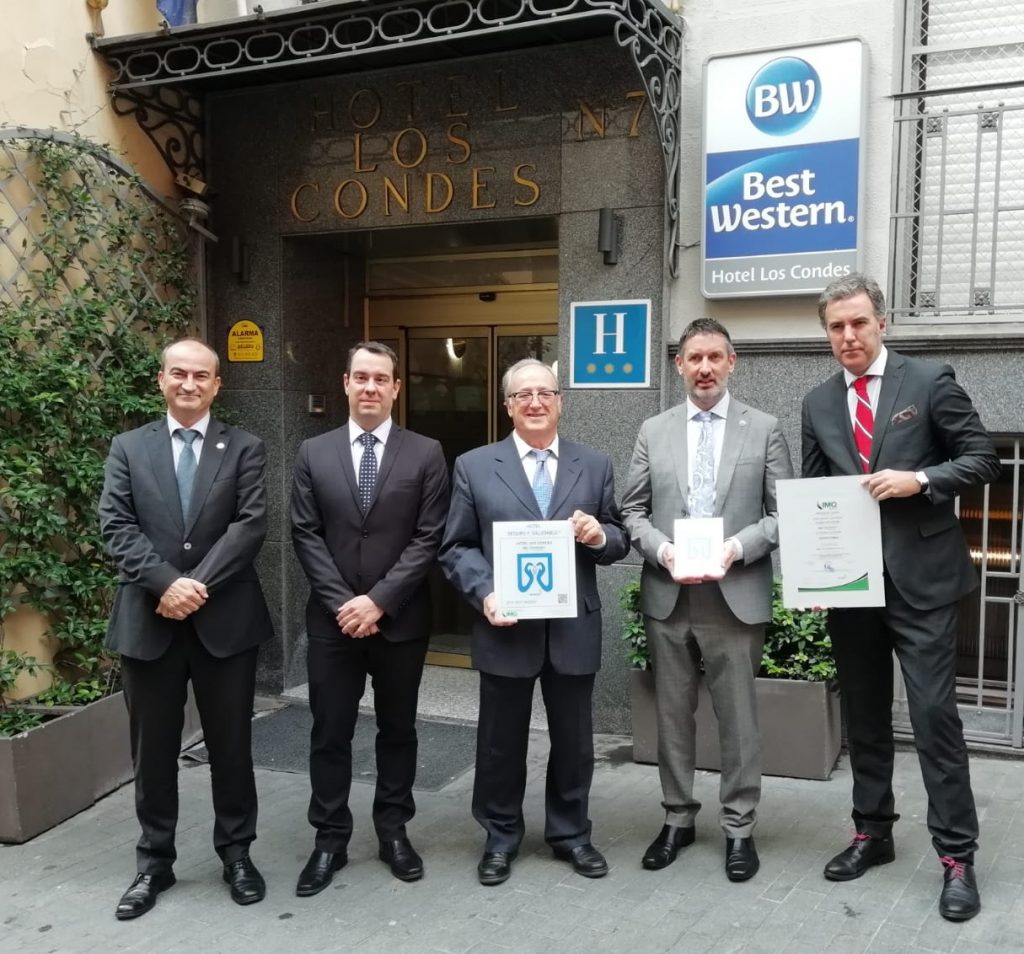 Entrega del sello Spatium a Best Western Los Condes